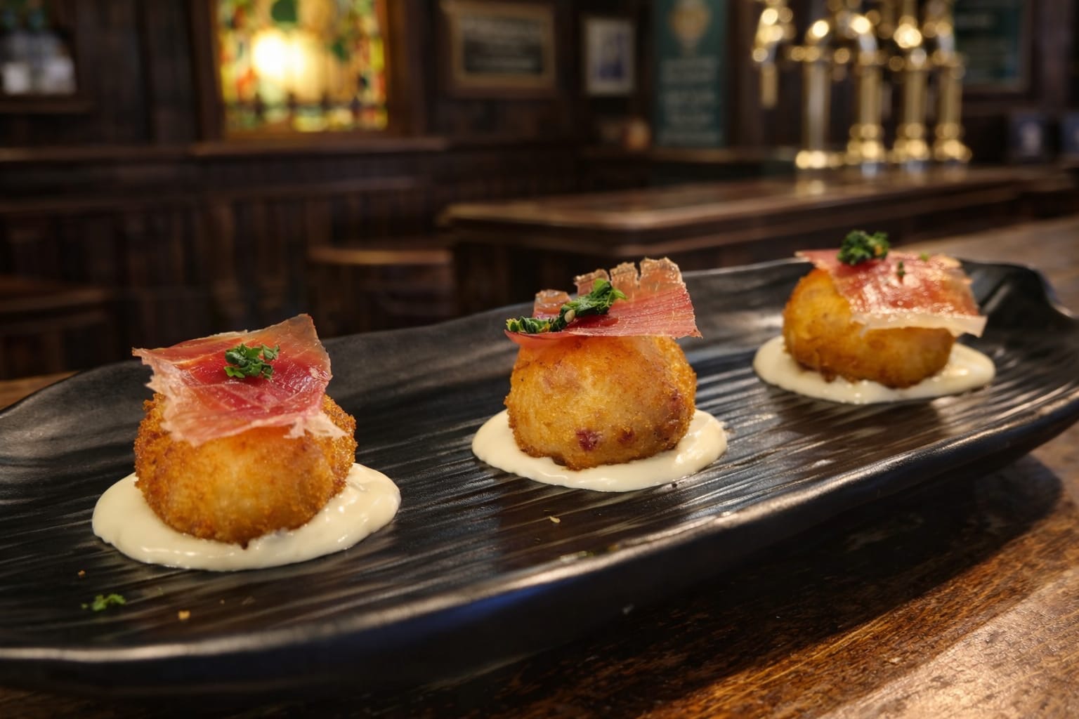 CROQUETAS CREMOSAS DE JAMON IBÉRICO CON MAYO DE CABRALES